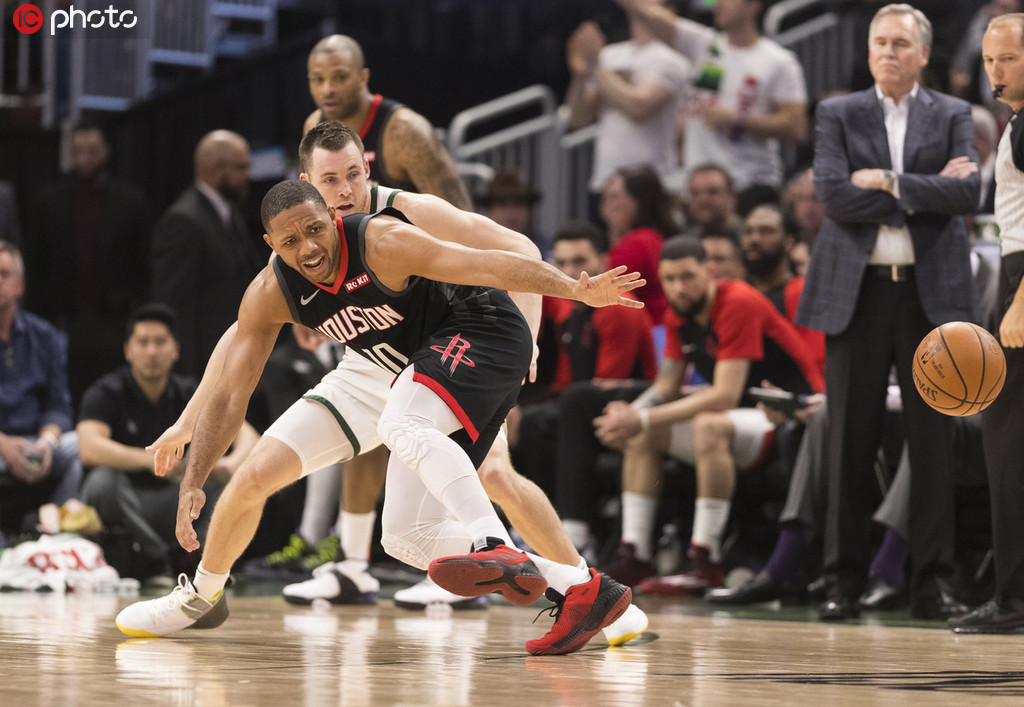 包含斯瓦泰克复出首秀出彩，休斯顿火箭主场绝杀密尔沃基雄鹿，豪取22连胜的词条